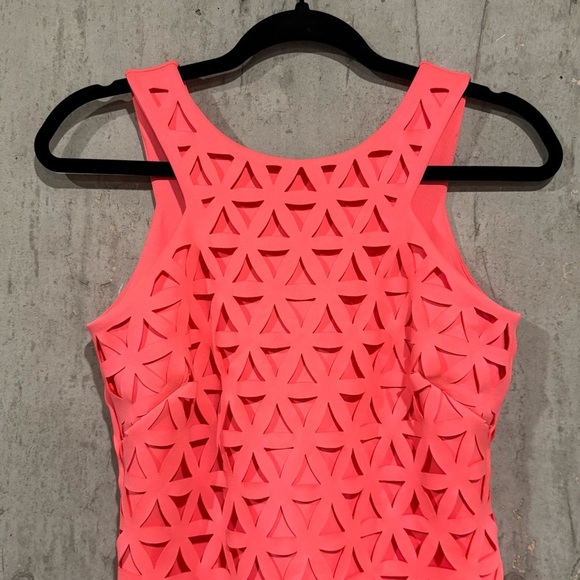 Lily Pulitzer Women’s XS Pink Daisy Laser Cut Scuba Ponte Shift Dress Resortwear - Picture 6 of 7